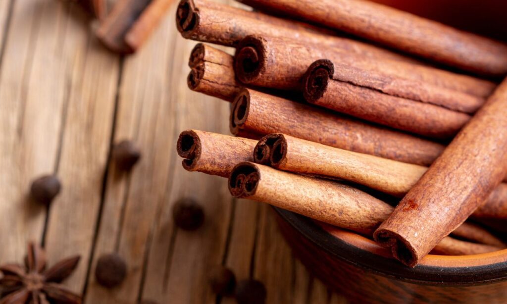 10 Surprising Benefits of Cinnamon You Don't Miss !